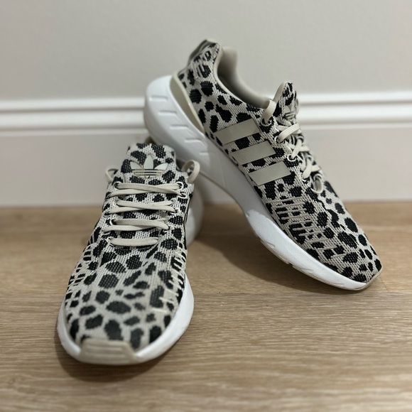 Adidas Swift Run 22 Polka Dot Leopard Shoes Sneakers GZ1553 Women’s Size 7.5 - Picture 1 of 6
